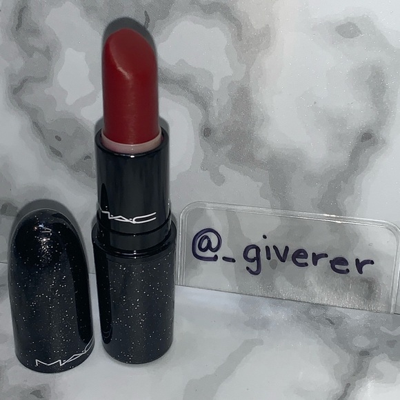 Salon Rouge LE Matte Lipstick MAC